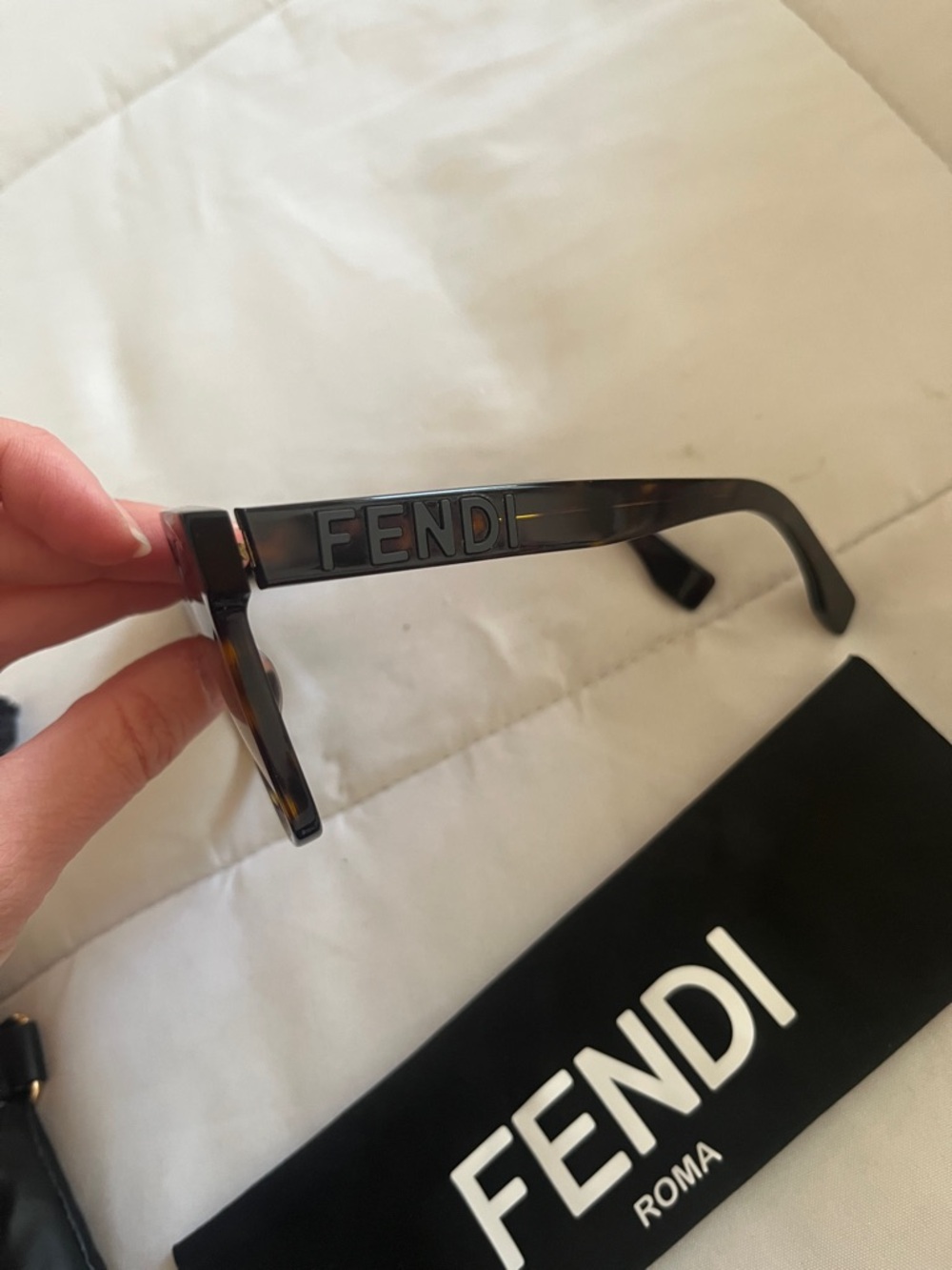 Fendi Tortoise Shell Oversized Sunglasses with Brown Gradient Lenses - Picture 3 of 8